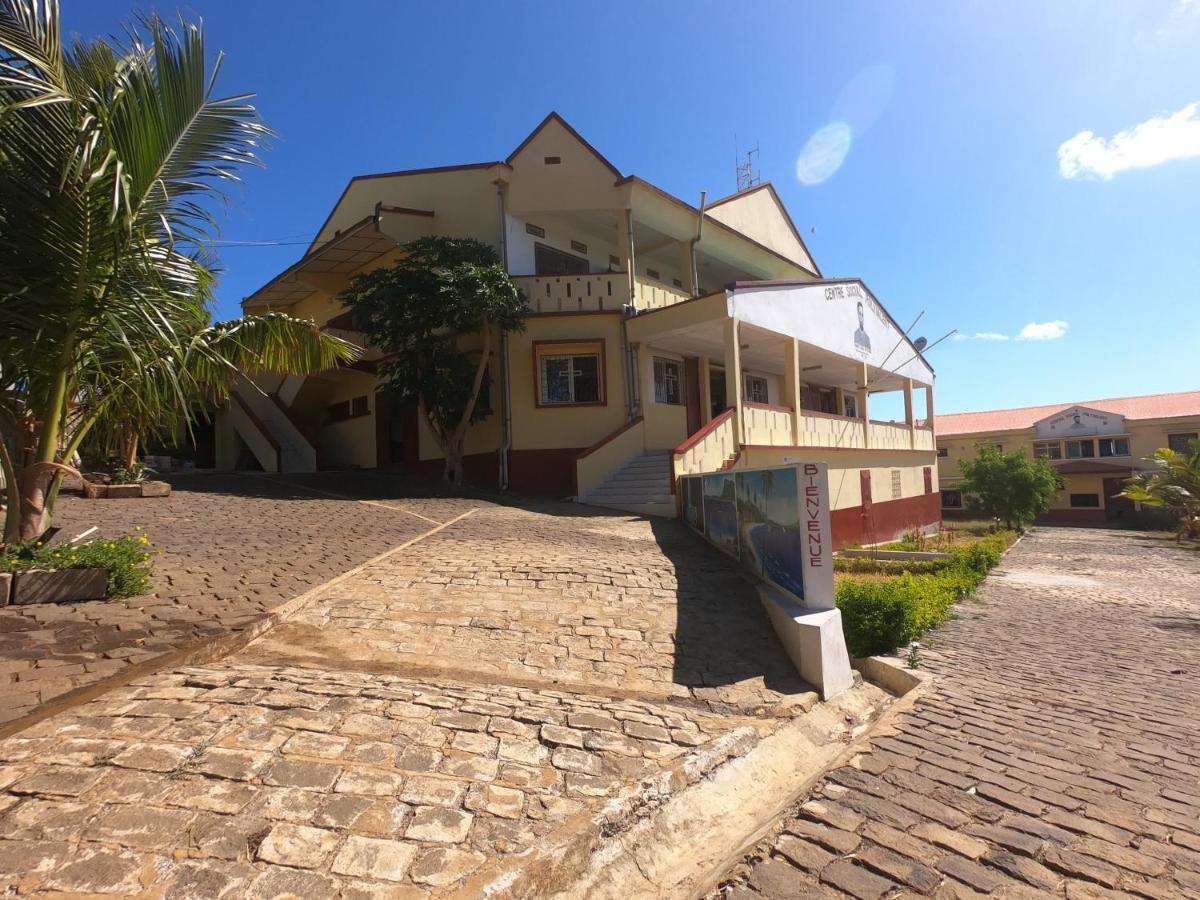 Centre Lucien Botovasoa Bed & Breakfast Antsiranana Exterior photo