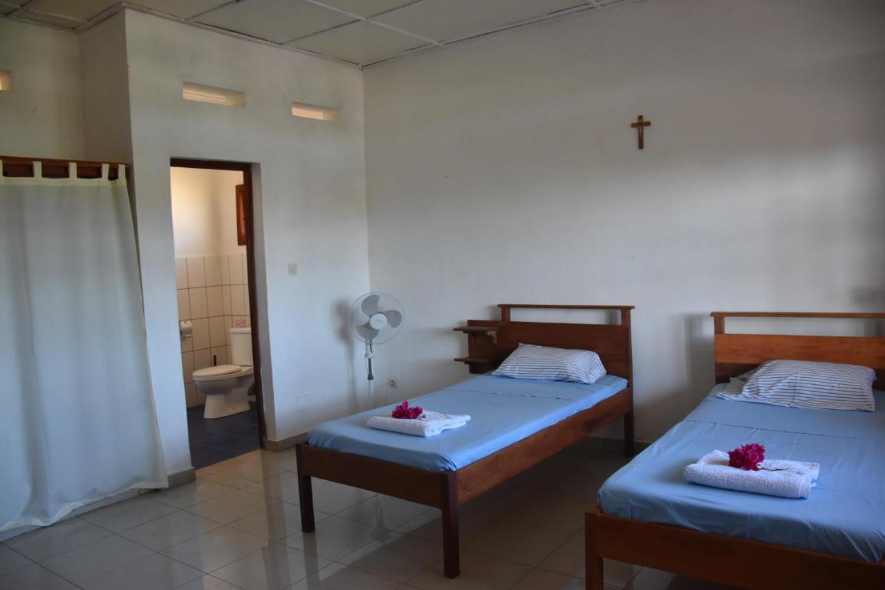 Centre Lucien Botovasoa Bed & Breakfast Antsiranana Exterior photo