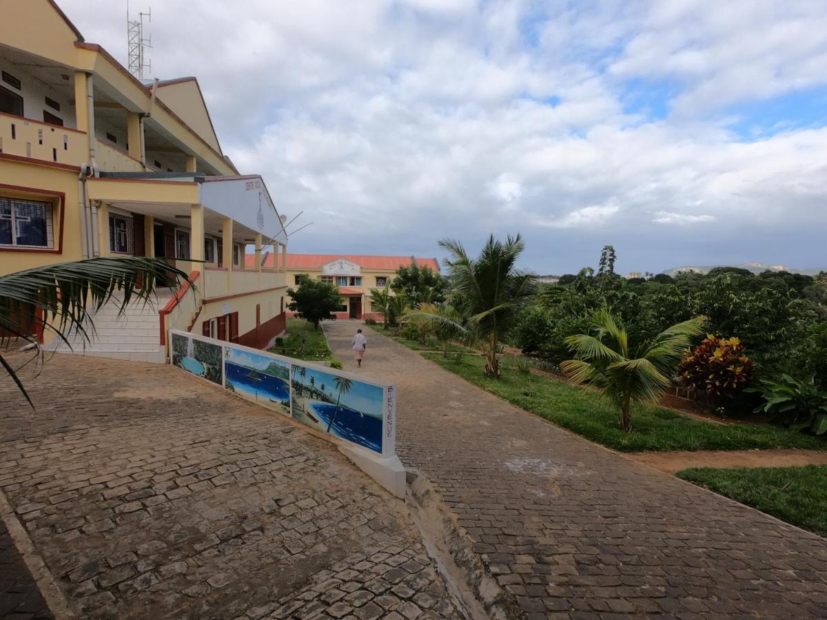 Centre Lucien Botovasoa Bed & Breakfast Antsiranana Exterior photo