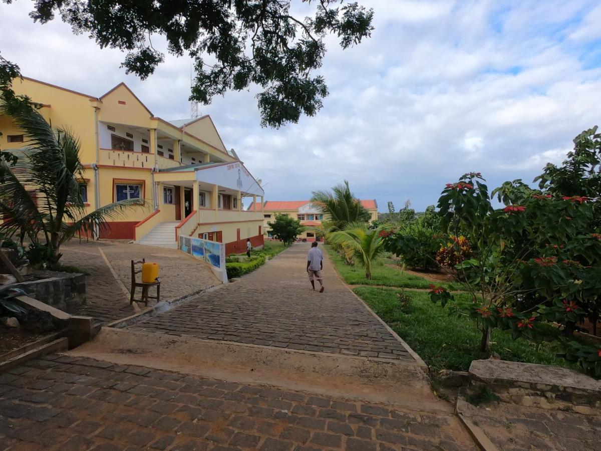 Centre Lucien Botovasoa Bed & Breakfast Antsiranana Exterior photo