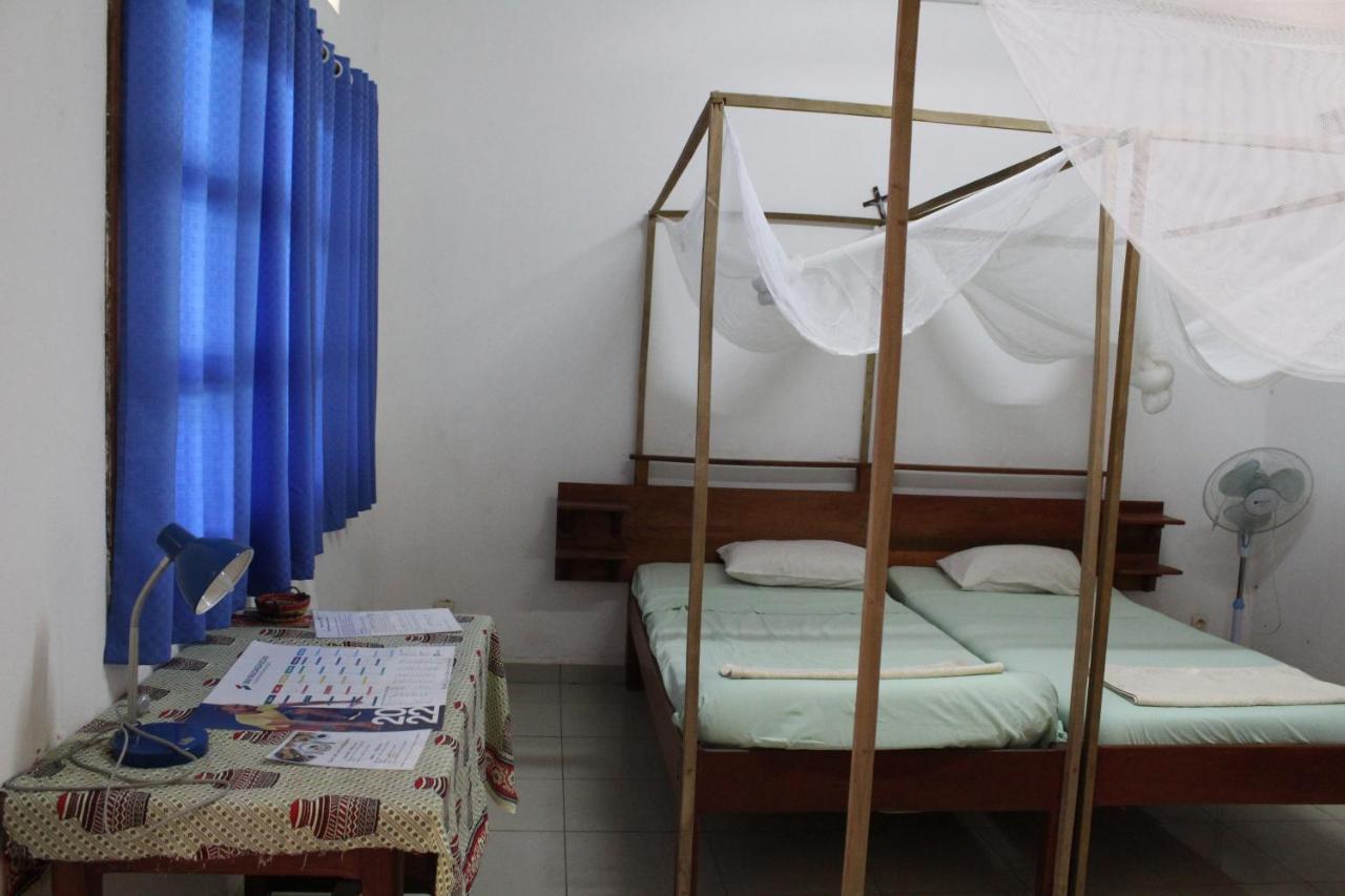 Centre Lucien Botovasoa Bed & Breakfast Antsiranana Exterior photo