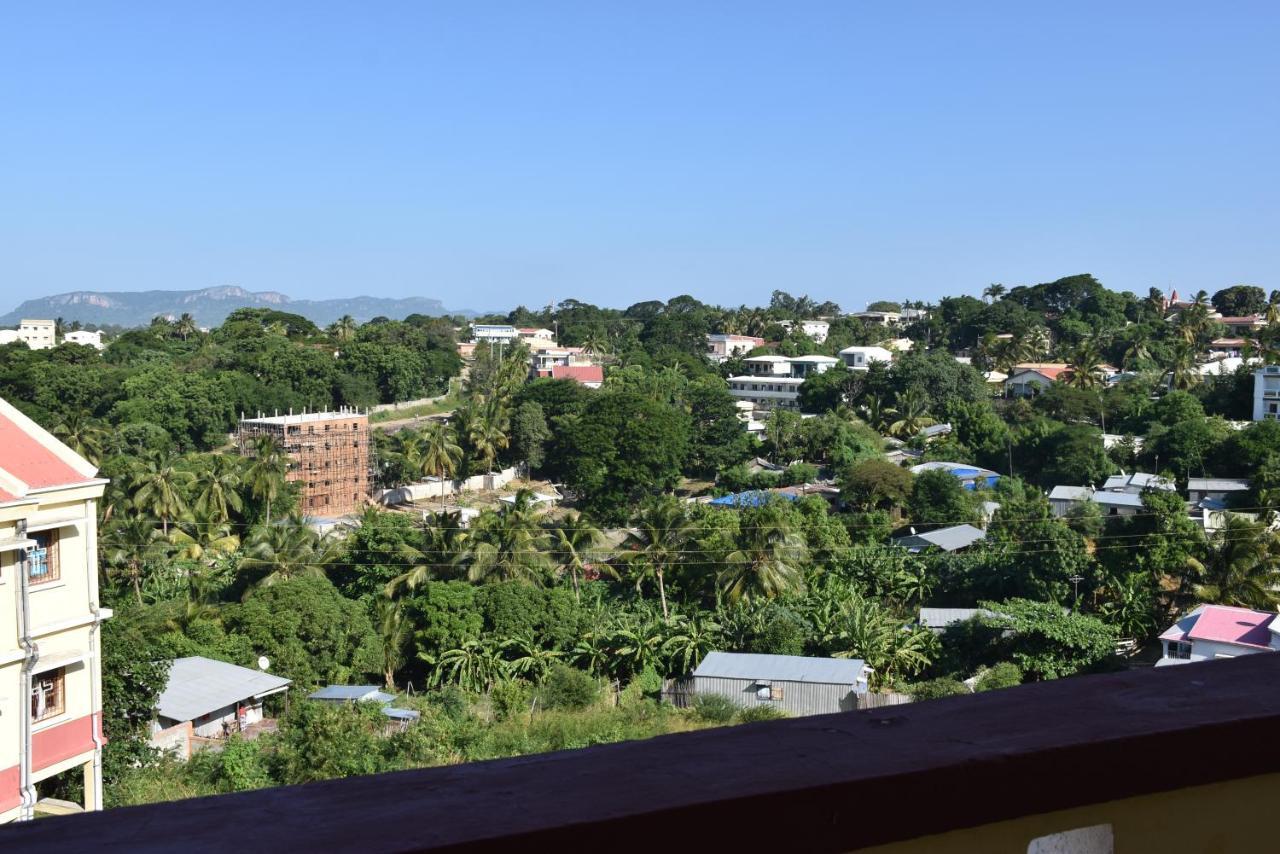 Centre Lucien Botovasoa Bed & Breakfast Antsiranana Exterior photo