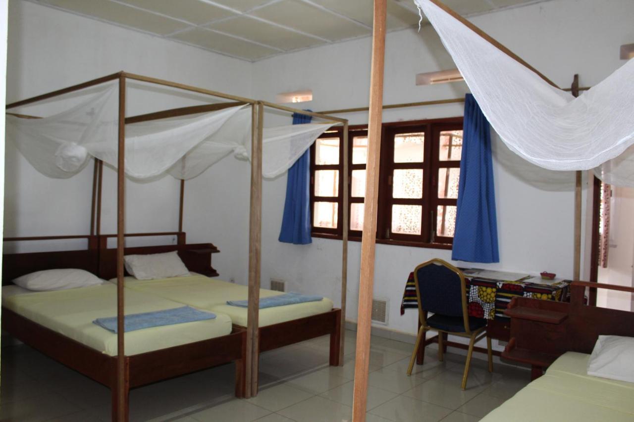 Centre Lucien Botovasoa Bed & Breakfast Antsiranana Exterior photo