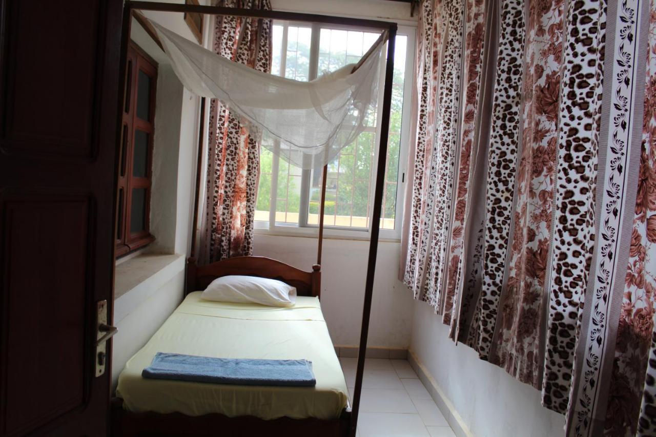 Centre Lucien Botovasoa Bed & Breakfast Antsiranana Exterior photo