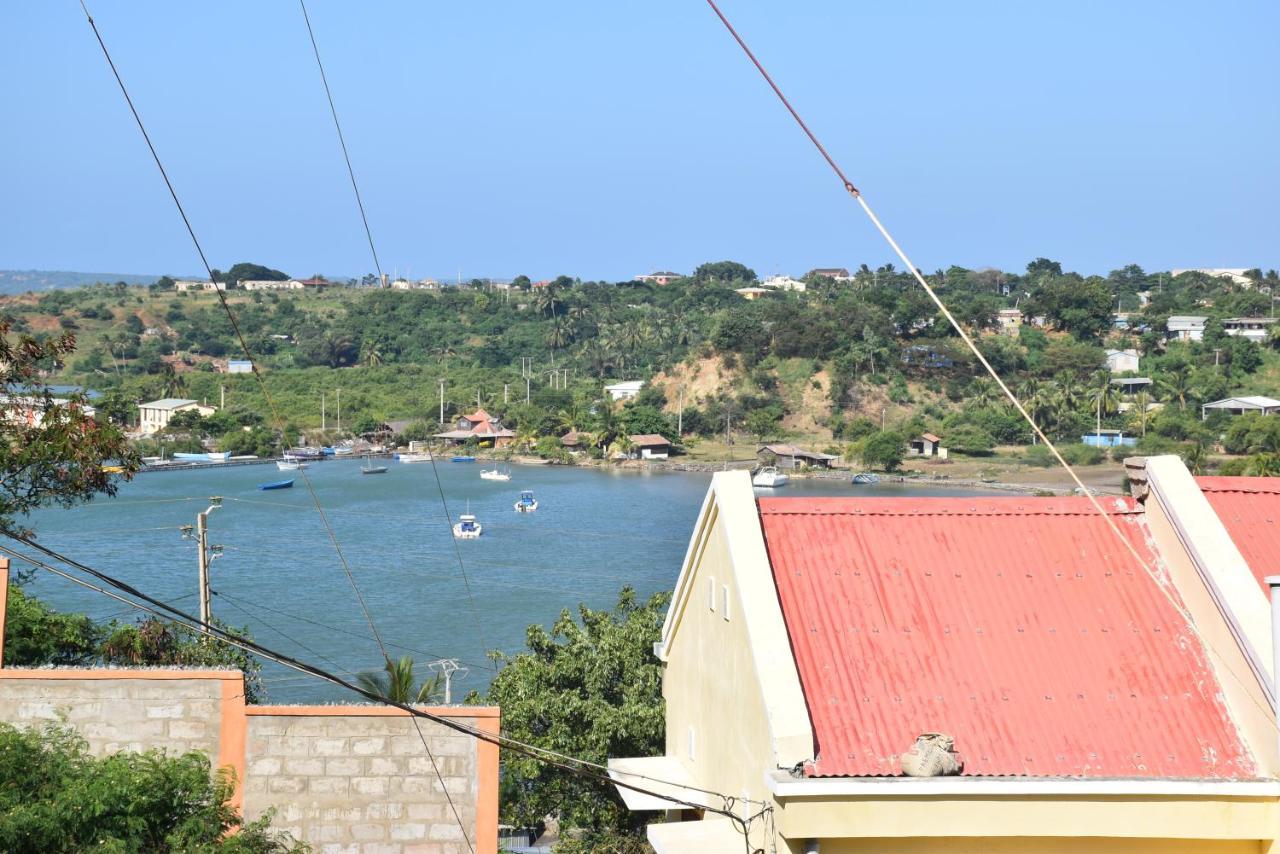 Centre Lucien Botovasoa Bed & Breakfast Antsiranana Exterior photo