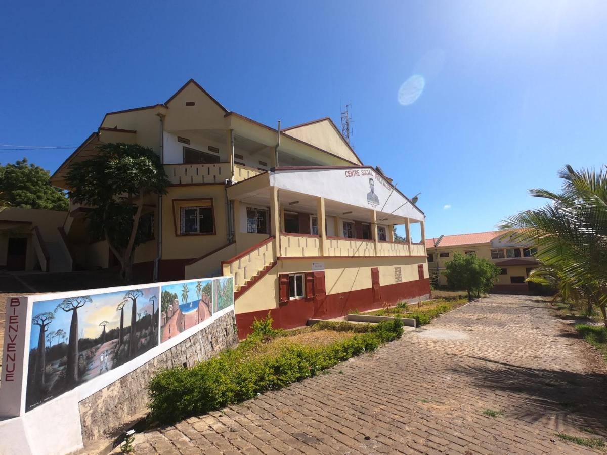 Centre Lucien Botovasoa Bed & Breakfast Antsiranana Exterior photo