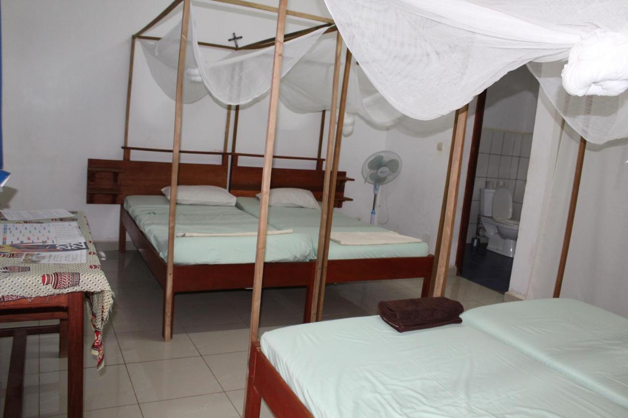 Centre Lucien Botovasoa Bed & Breakfast Antsiranana Exterior photo